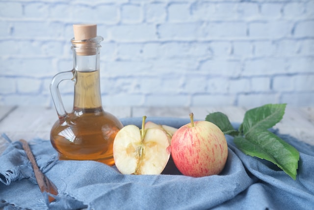 Ocet jabłkowy na odchudzanie - czy warto stosować?